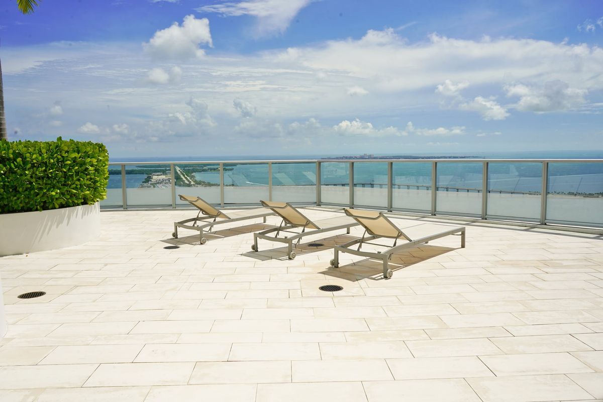 Building Photo - 1300 Brickell Bay Dr