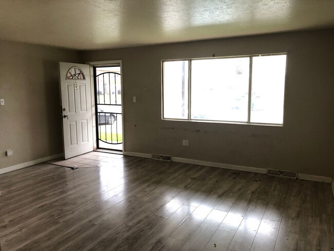 Building Photo - 2 BED 1.5 BATH UNIT IN THE BANBURY CONDOMI...