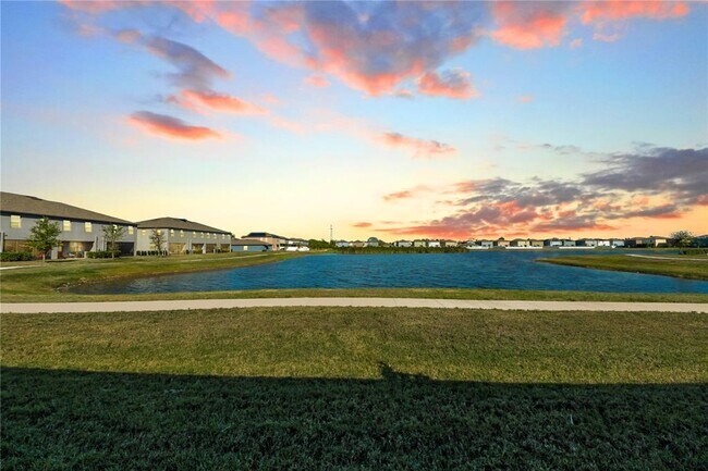 Building Photo - 736 Royal Empress Dr