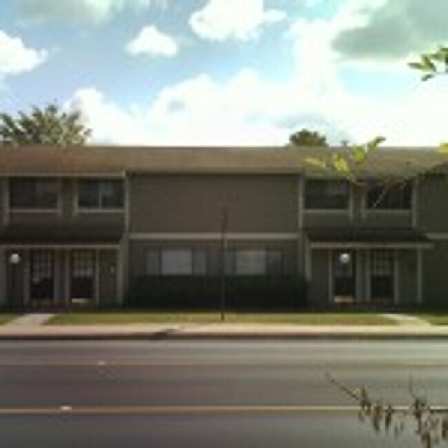 Building Photo - 1400 Holleman Dr