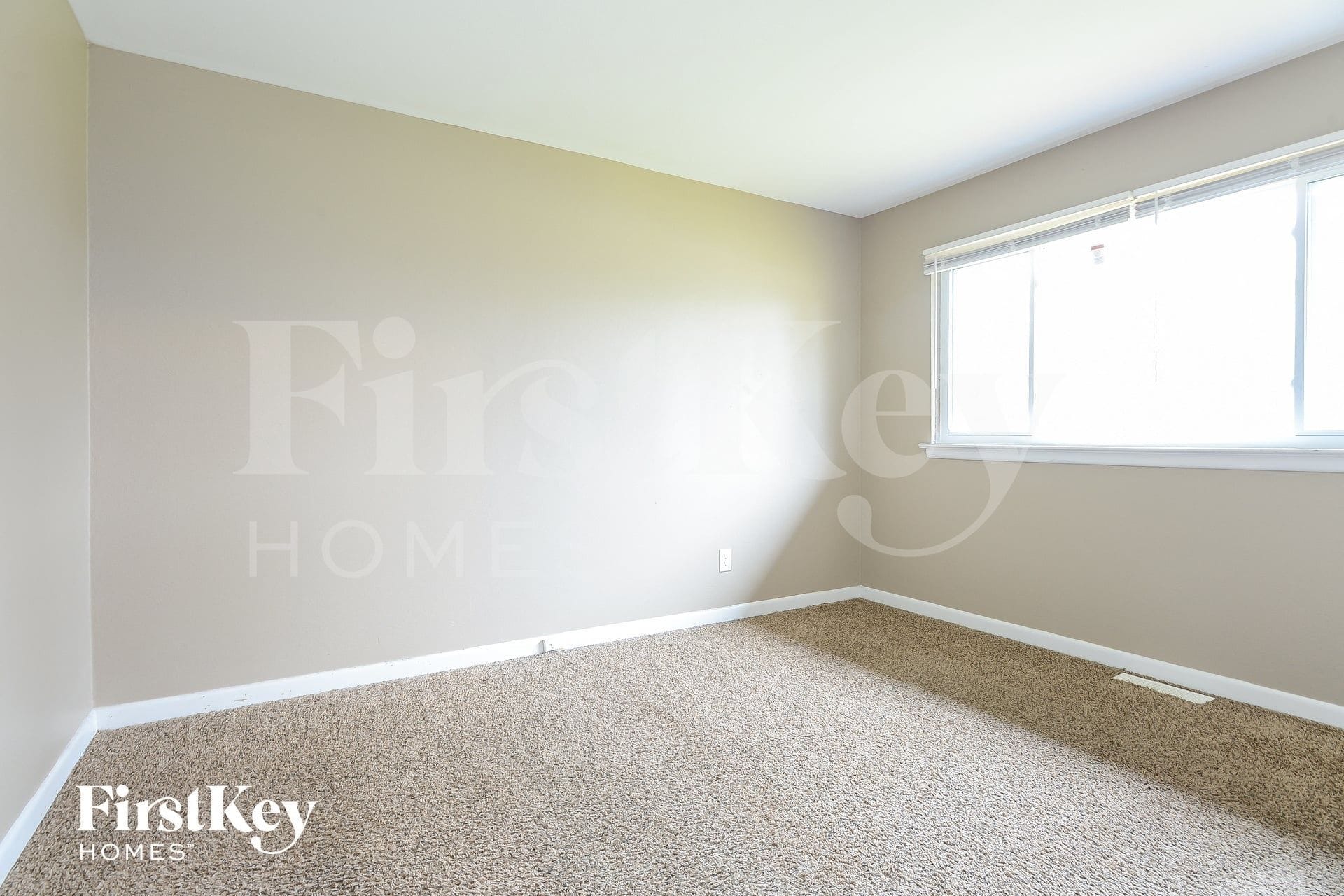 Building Photo - 825 Manresa Ln