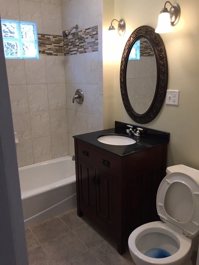 Building Photo - 258 Buckingham Ave