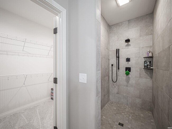 Building Photo - 3593 Sand Dr