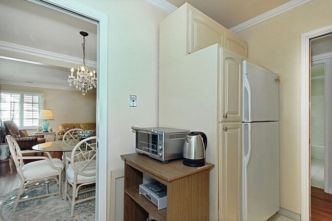 Kitchen - 1233 N Columbus Ave