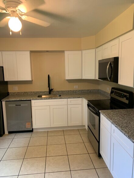 Building Photo - 13918 Marybrook Dr