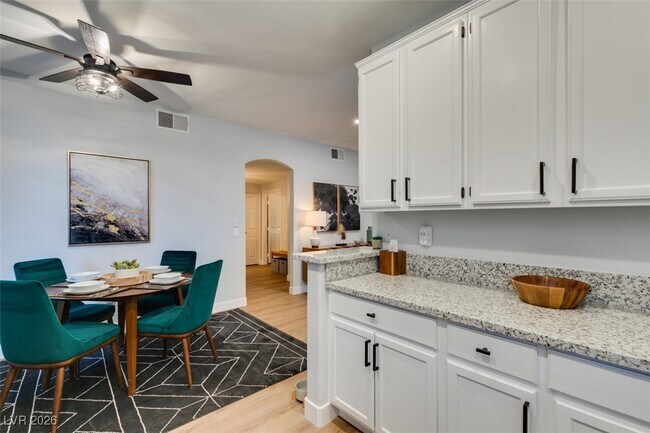 Building Photo - 75 N Valle Verde Dr