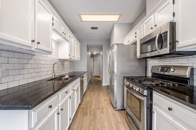 Building Photo - Beautiful & Convenient 3 Bedroom, 2 Bath Home in North Austin