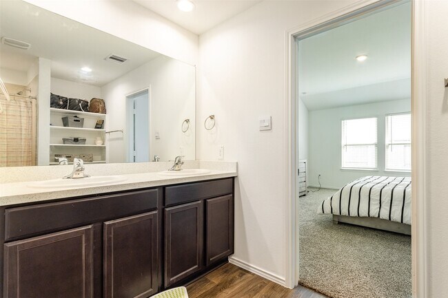 Building Photo - 5134 Jasmine Dawn Dr