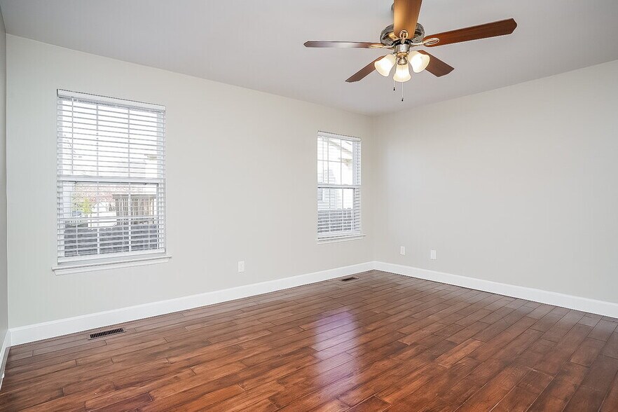 Building Photo - 102 Meadow Crest Ct