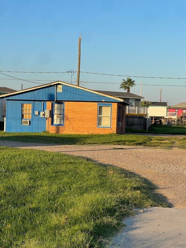 Building Photo - 320 Thunder Rd