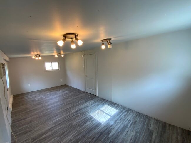 Building Photo - 624 Grant St