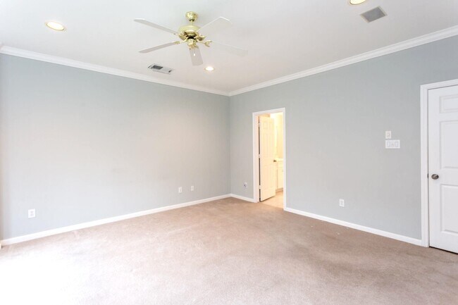 Building Photo - 4611 Oakdale St