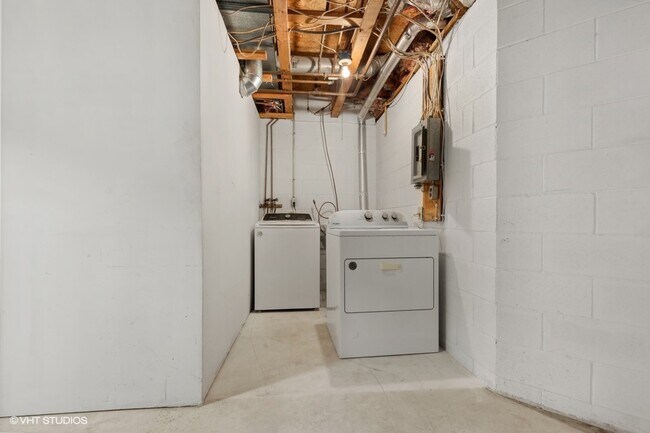 Building Photo - Charming Renovated Home with Modern Amenit...