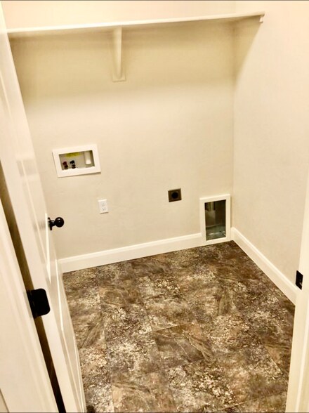 Building Photo - 4639 N Maplestone Ave