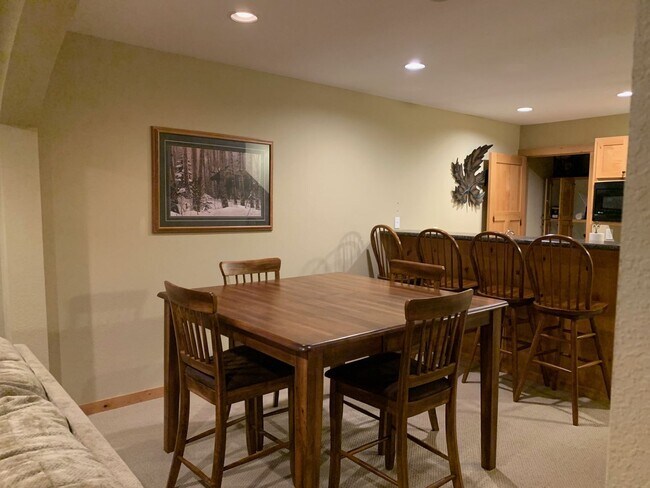 Building Photo - Short Term Winter Rental - 3 Bed / 5 Bath ...