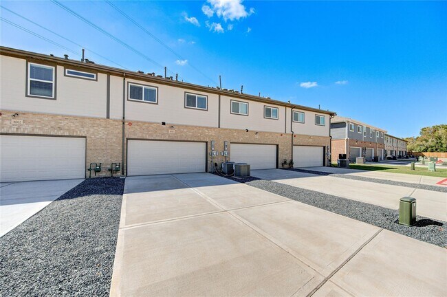 Building Photo - 8006 Scanlan Trce