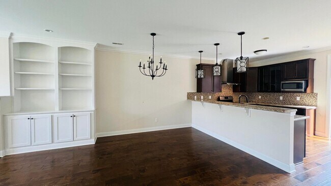 Building Photo - 4 bedroom 2.5 bathroom townhome located in Beaumont Park Townhome