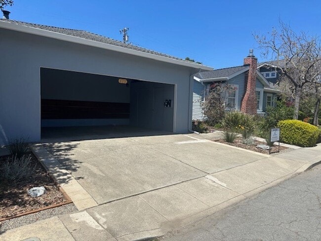 Building Photo - 615 Gilroy Dr
