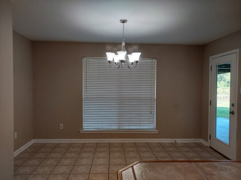 Dining room - 36044 Raleigh Dr
