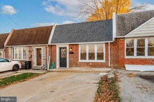 Building Photo - 137 E Laughead Ave