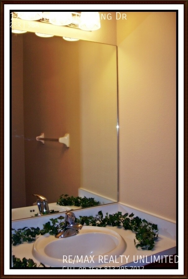 Building Photo - 12807 Kings Crossing Dr