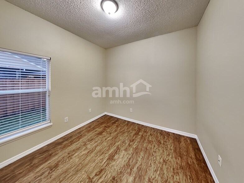 Building Photo - 4470 Waterside Pointe Cir