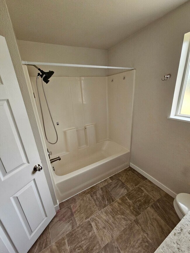 Building Photo - Serene 4 bedroom farmhouse in a quiet coun...