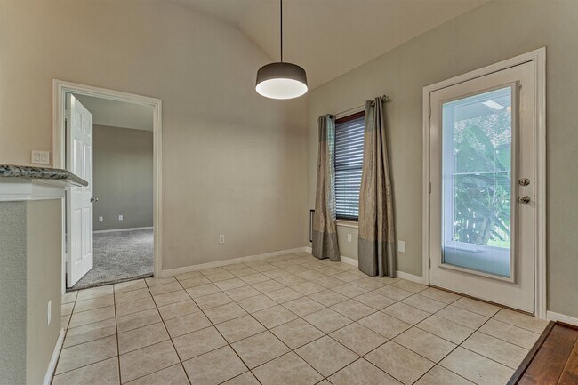 Building Photo - 8007 N Tarrytown Crossing Dr