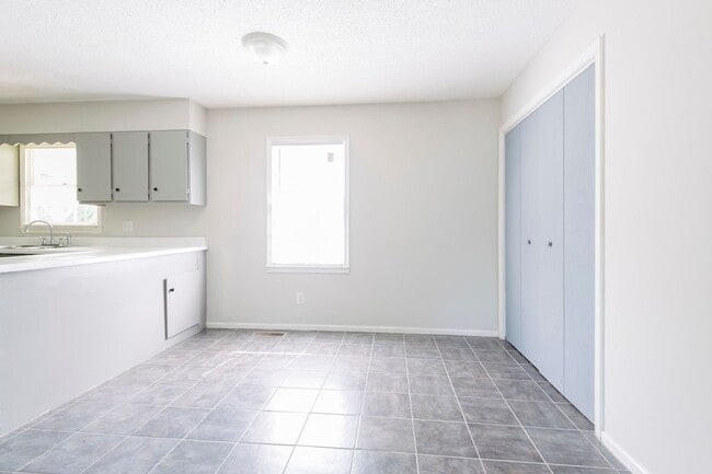 Building Photo - Adorable ranch home with huge fenced yard mid June!