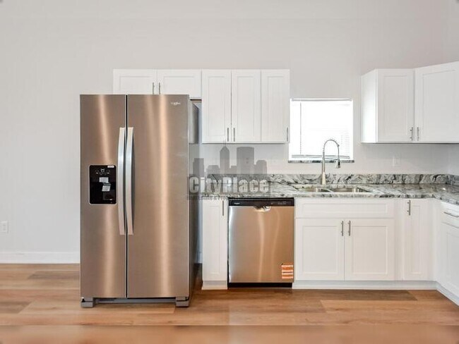 Building Photo - 1135 W 21st St