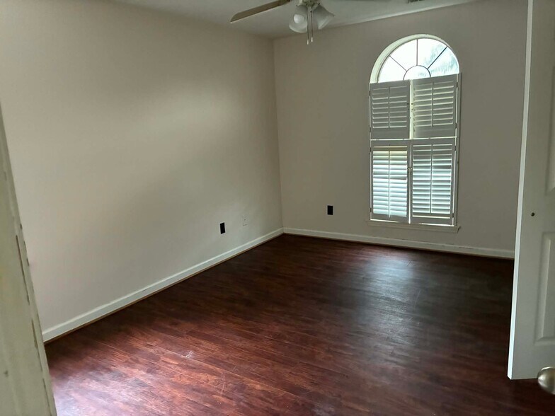 Building Photo - 71 Rosebud Cir