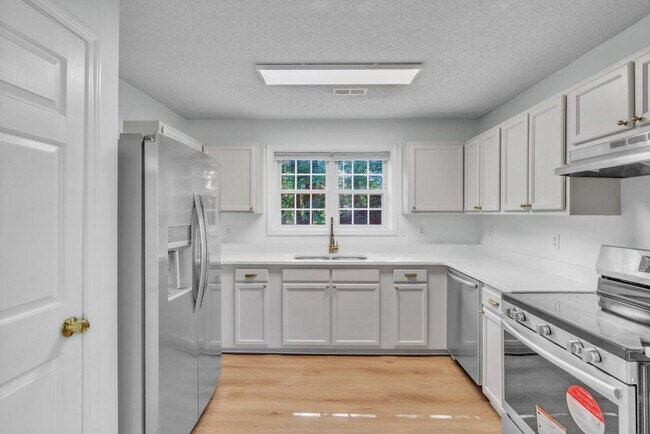 Building Photo - 102 Glenlea Ln