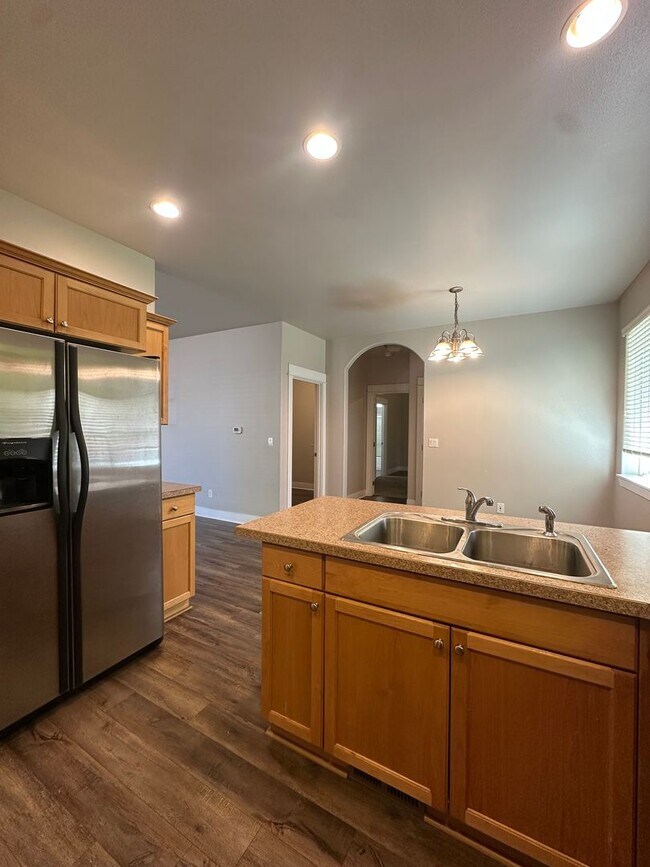 Building Photo - Beautiful home in SE Bend near Jewell Elementary!