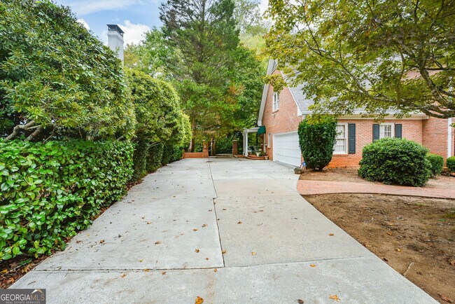 Building Photo - 1640 Lazy River Ln