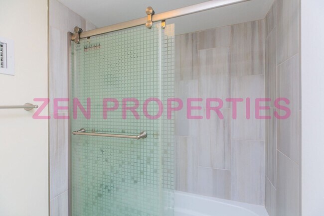 Building Photo - 250 ?Ohua Ave