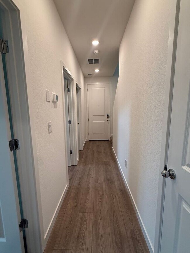 Building Photo - Brand-New 3 Bed | 2.5 Bath Townhome in Carson City