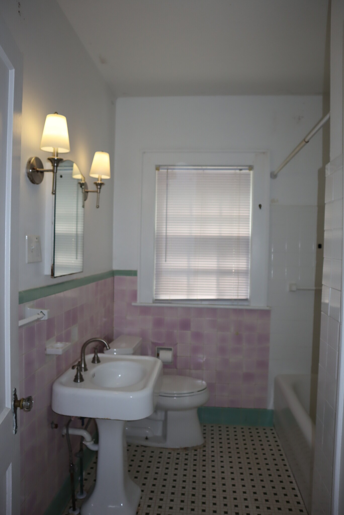 Bathroom - 444 Burlington Rd NE
