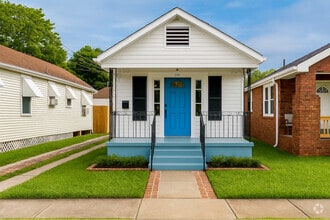 Building Photo - 2114 Pine St