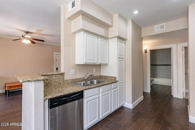 Building Photo - 5335 E Shea Blvd