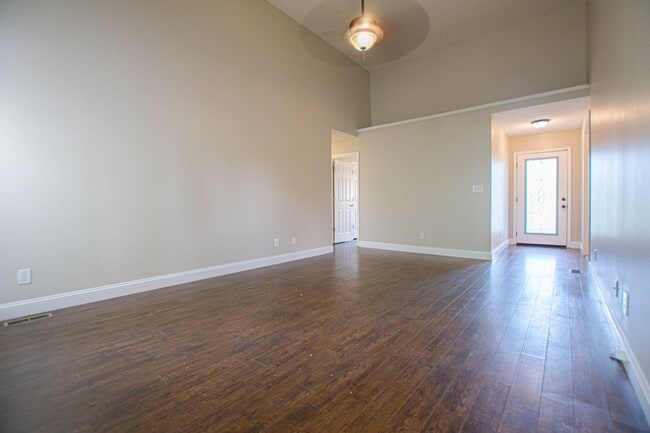 Building Photo - Pet Friendly Three Bedroom with Bonus!