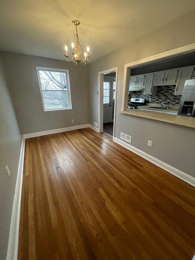 Building Photo - 4919 Schaub Ave