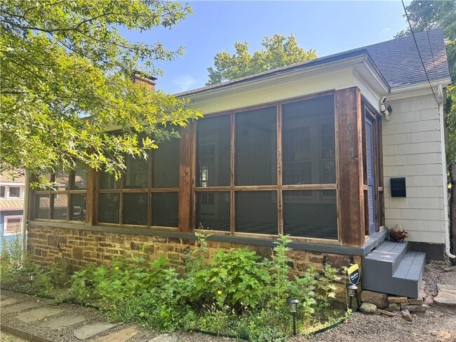 Building Photo - 610 N Olive Ave