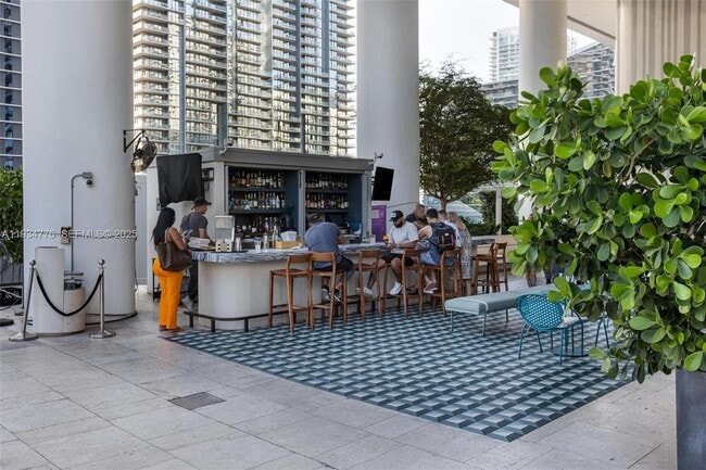 Building Photo - 801 S Miami Ave