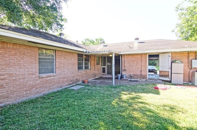 Building Photo - 4048 Newshire Dr