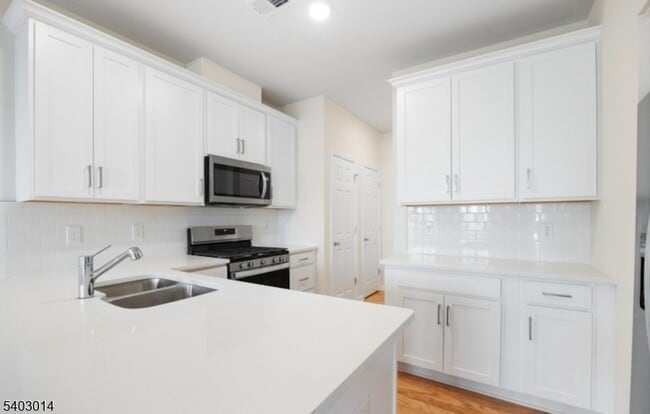 Building Photo - 5 Sadie Cir