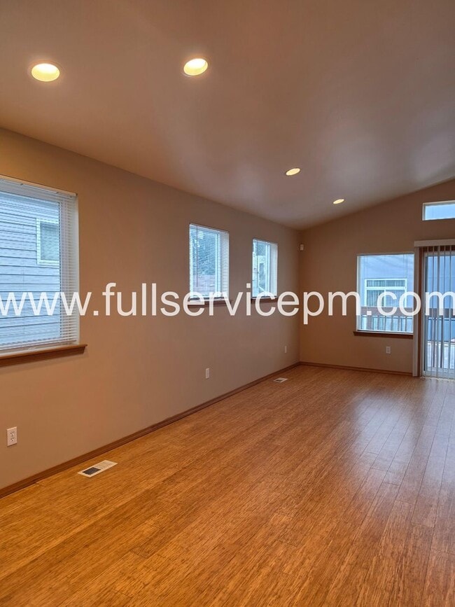 Building Photo - Private Drive Townhome Near Stone Ave N | 3 Bed, 2 Bath, 2-Car Garage, Deck + Fenced Yard