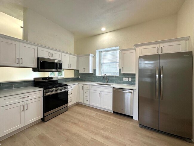 Building Photo - 2105 Cervin Blvd