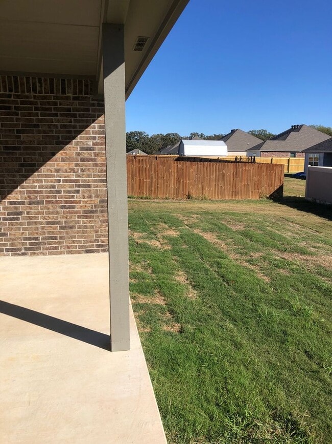 Building Photo - Rare 4 Bedroom For Rent