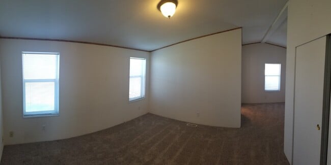 Building Photo - 3 bed, 2 bath home in Hibbard