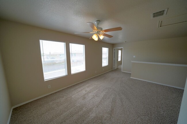 Building Photo - Charming 4-Bedroom, 2.5-Bathroom Home in C...